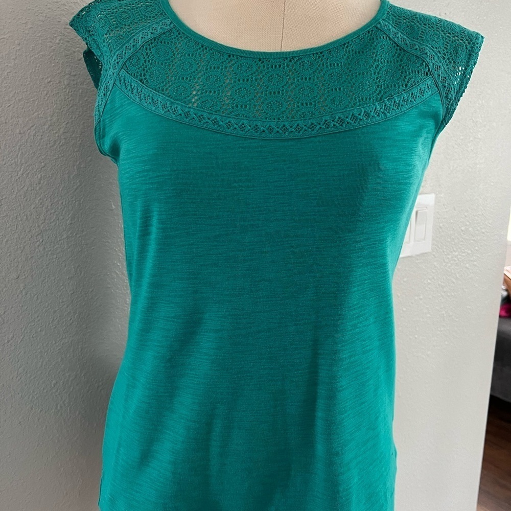 CHAPS Sleeveless Top - Brand New  Size S - Picture 2 of 2
